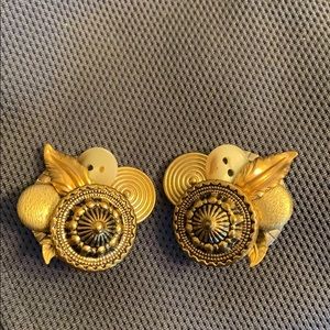 Vintage Gold Clip On Earrings with details